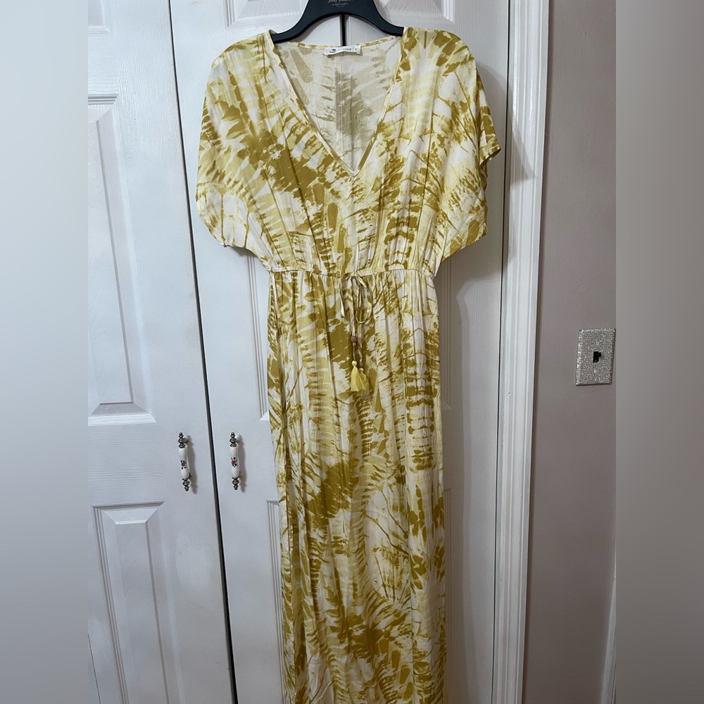 CUPSHE Womens Summer Maxi Dress VNeck Elastic Waist  Size Medium 

PTP 18” L 53”